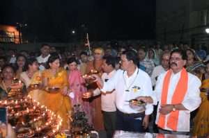 भगवान श्री परशुराम जी की 1100 दीपों से महाआरती 